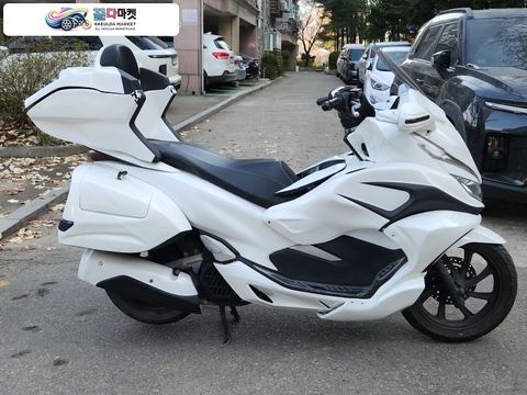 혼다 PCX 125 FI 2019년식 베이비골드윙 특이한거 좋아하시는분