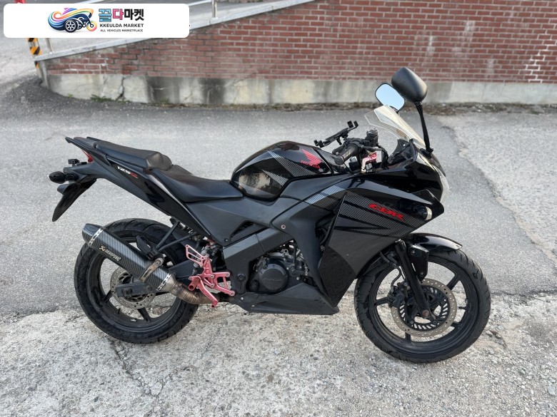 혼다 CBR 125 R 2017년식 혼다 cbr125 17년형 풀배기 짧은키로수 팝니다
