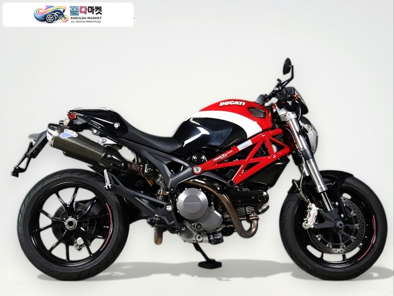 두카티 몬스터 796 2011년식 [ DUCATI ] 몬스터796 스포츠 네이키드 / 정픔 떼르미뇨니 슬립온 / 무사고 중고 매물 / 매입 및 대차 가능 / 후불 배송 서비스