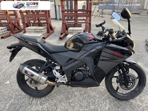 혼다 CBR 125 R 2017년식 혼다 CBR125 17년형 풀배기 짧은키로수 팝니다