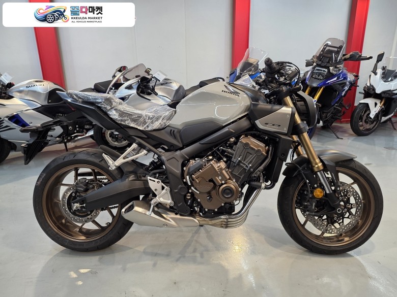 혼다 CB 650 R E 클러치 2025년식 혼다 CB650R E클러치 그레이컬러 신차판매합니다(당일출고가능 전국탁송가능)