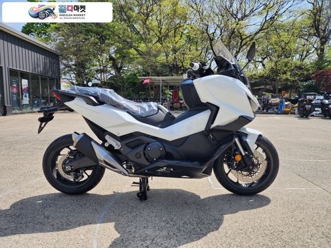 혼다 포르자 750 2026년식 [신차]HONDA 혼다 2026년 포르자750 더욱 완벽해진 프리미엄 GT 스쿠터 화이트 출격!