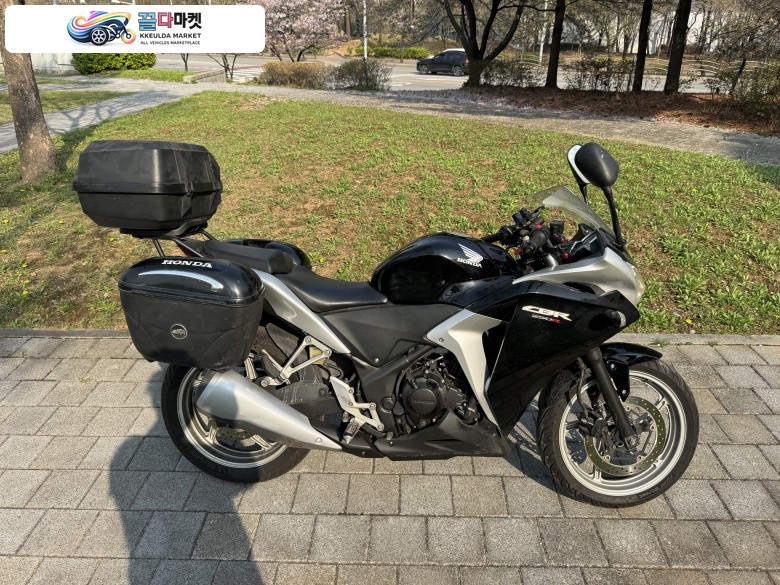 혼다 CBR 250 R 2013년식 혼다 cbr250rr 13년형 짧은키로수 기비삼박스튜닝 판매합니다