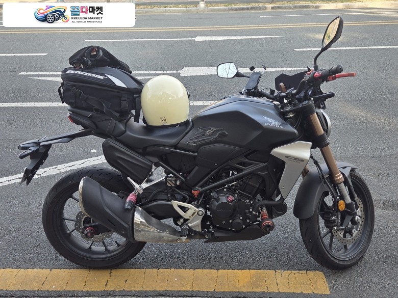 혼다 CB 300 R 2021년식 주행거리 짧은 깔끔한 인기 혼다 CB300R 입니다.