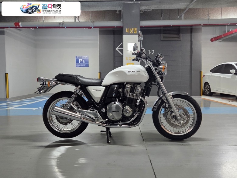 혼다 CB 1100 EX 2018년식 2018 년식 혼다 CB1100 EX 화이트 판매합니다 .