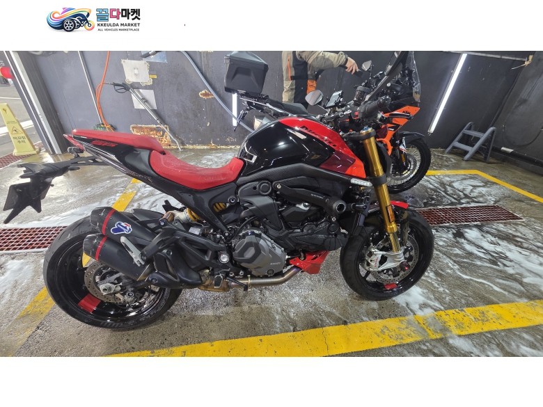 두카티 몬스터 SP 2024년식 판매 2024 두카티 몬스터 SP 워런티 1년 남음