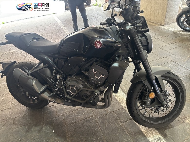 혼다 CB 1000 R 2021년식 cb1000r 블랙에디션 21년식 판매합니다