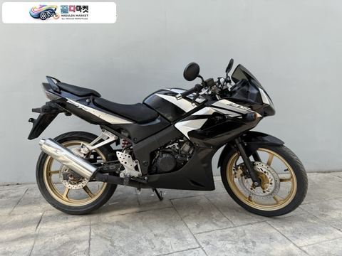 혼다 CBR 125 R 2010년식 아주멋진 스타일 HONDA CBR125Fi