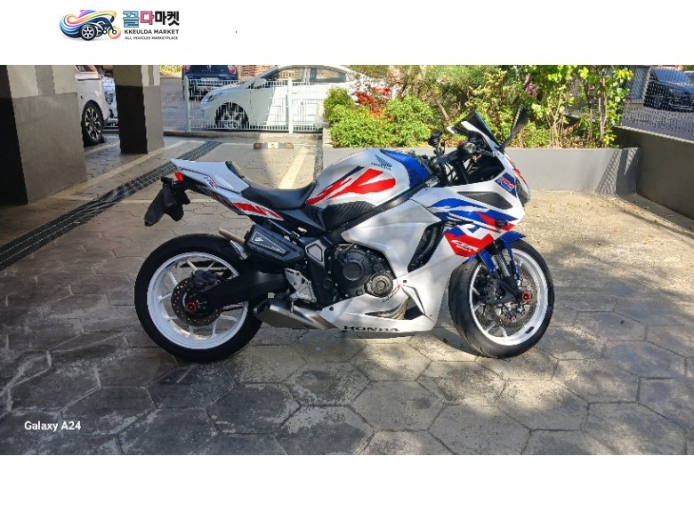 혼다 CBR 650 R ABS 2023년식 혼다 CBR650R ABS(혼다 CBR 30주년 기념 도색+데칼+광택+코팅/200만원상당)