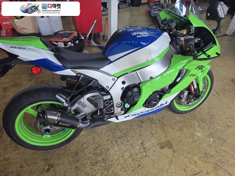 가와사키 닌자 10 R ABS 2024년식 깔끔한 가와사키 40주년 zx-10R 판매합니다