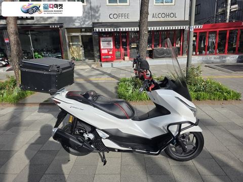 혼다 PCX 125 ABS 2025년식 티바이크 2025년 최상급 컨디션 혼다 더뉴PCX125 ABS 화이트 컬러 배달세팅 판매합니다. -카드-대차-할부-
