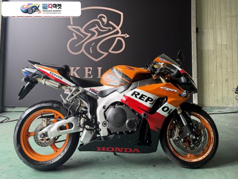 혼다 CBR 1000 RR 2007년식 Cbr1000rr/07년/6.2만/커스텀머플러구변o/상태최상