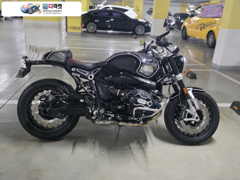 BMW R 나인 T 2023년식 r nine t 100주년 2700km 신차와 같은 바이크 판매 합니다.