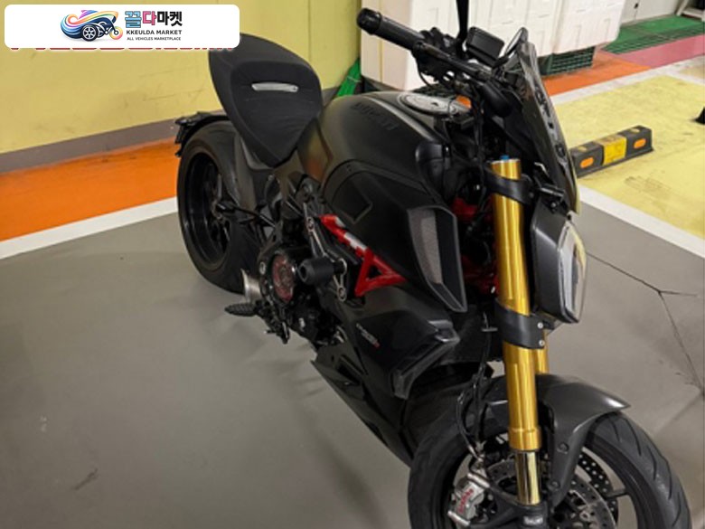 두카티 디아벨 1260 S 2022년식 22년식 두카티 디아벨1260s 순정-풀튜닝 판매합니다 (10,500km)