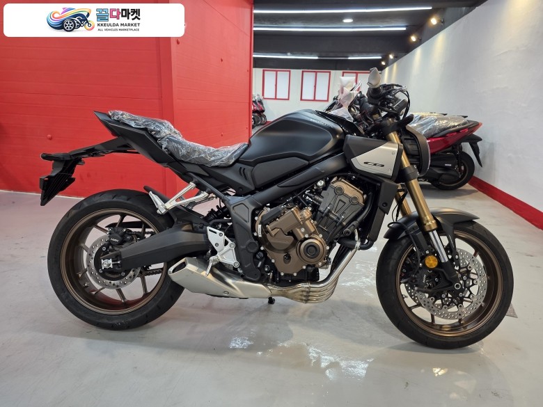 혼다 CB 650 R E 클러치 2025년식 혼다 CB650R E클러치 25년식 신차판매합니다