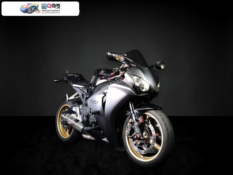 혼다 CBR 1000 RR 2009년식 [혼다] CBR1000RR 슈퍼 스포츠 - 정품 요시무라 슬립온 배기 구변완료 - 무사고 관리잘된 깔끔한 중고 매물 -  정직한 매입과 최고가 대차를 도와드립니다
