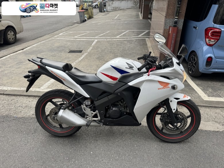혼다 CBR 125 R 2015년식 cbr125 15년형 화이트컬러 짧은키로수 엔진A급 팝니다