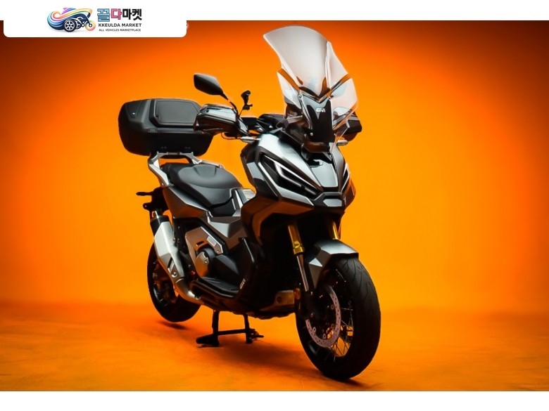 혼다 X ADV 2023년식 관리잘된 깔끔한 차량 입니다.