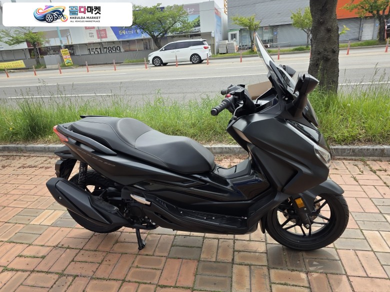 혼다 포르자 350 2024년식 포르자350 24년식 깔끔합니다.