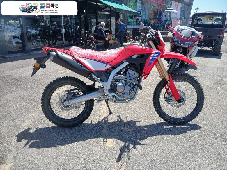 혼다 CRF 300 L 2025년식 안녕하세요 여기 빛나는 2025년 혼다 CRF300 신차 팔아봅니다~~