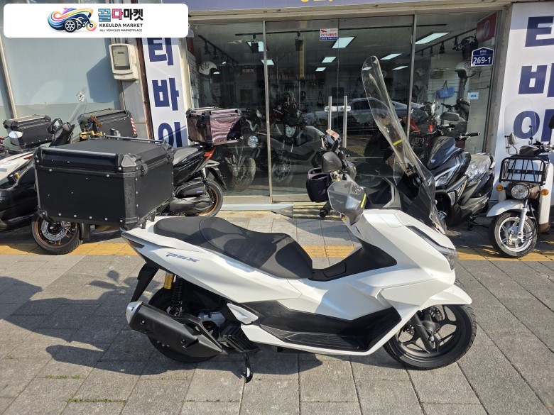 혼다 PCX 125 ABS 2025년식 티바이크 2025년 최상급 컨디션 혼다 더뉴PCX125 ABS 화이트 컬러 배달세팅 판매합니다. -카드-대차-할부-