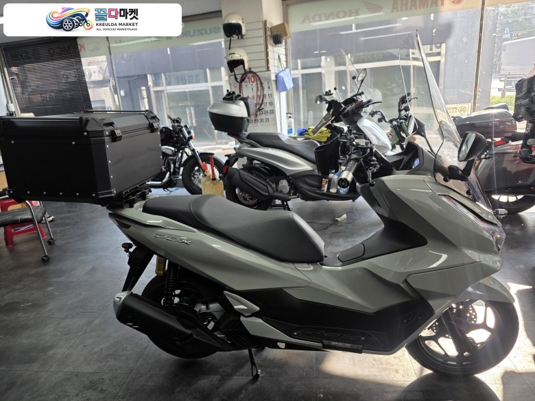 혼다 PCX 125 ABS 2025년식 티바이크 2025년 최상급 컨디션 혼다 더뉴PCX125 ABS 그레이 컬러 배달세팅 판매합니다. -카드-대차-할부-