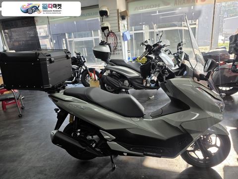 혼다 PCX 125 ABS 2025년식 티바이크 2025년 최상급 컨디션 혼다 더뉴PCX125 ABS 그레이 컬러 배달세팅 판매합니다. -카드-대차-할부-