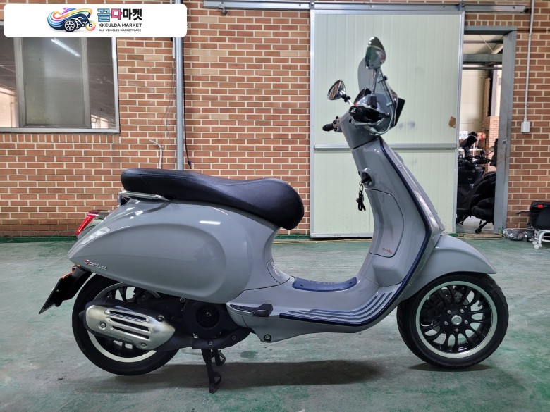 베스파 스프린트 125 ABS 2024년식 베스파 스프린트125 24년 4천km 신차컨디션 아이콘그레이 24시문의