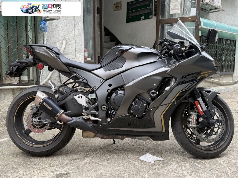 가와사키 닌자 10 R ABS 2023년식 2023년식 1인소유 ZX-10R 아크라포빅 풀배기 4,891km 짧은 키로수 무사고