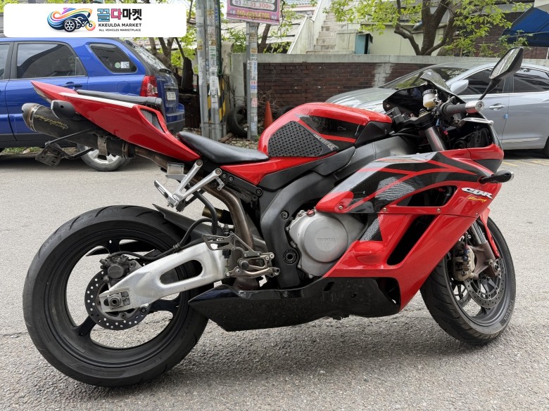 혼다 CBR 1000 RR 2004년식 04년식 관리 잘 된 CBR 1000RR 판매합니다