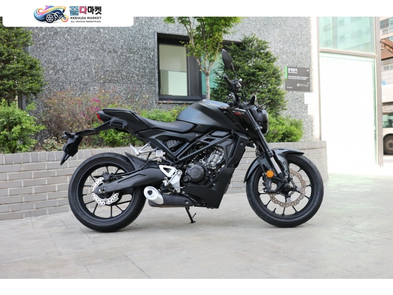혼다 CB 125 R 2023년식 혼다 CB125R 23년식 1398km 신차급 컨디션 차량