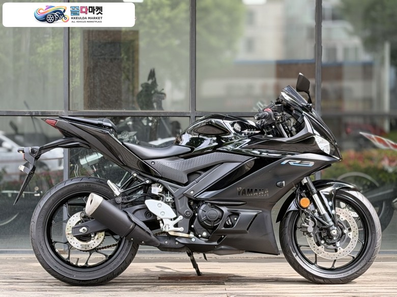 야마하 YZF R3 2023년식 야마하 R3 2023년식 1800km 깔끔한 차량 판매 합니다.