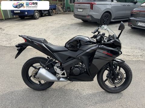 혼다 CBR 125 R 2016년식 혼다 cbr125 16년형 무꿍무슬립 AA급 냉동차 신차컨디션 판매합니다