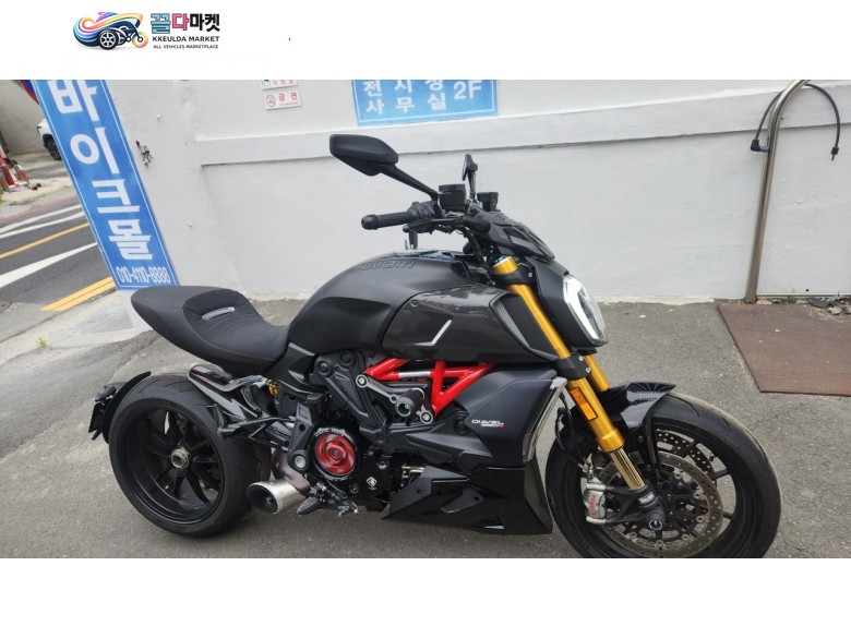 두카티 디아벨 1260 S 2019년식 두카티 디아벨1260s~~올리즈 포크~아크라포빅 머플러 사운드 예술입니다~~무사고