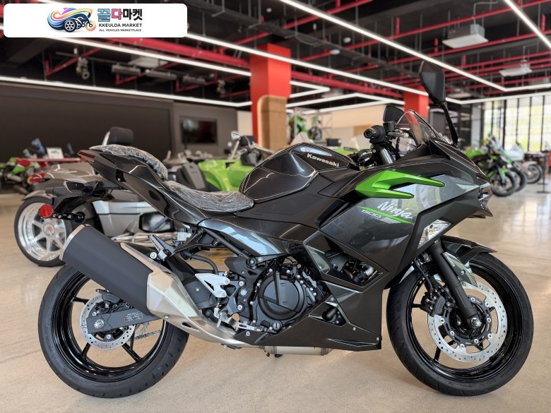 가와사키 닌자 500 R 2025년식 가와사키 닌자500 2025년식 신차차량 입니다