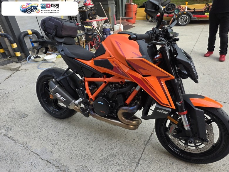 KTM 1390 슈퍼 듀크 R 2024년식 네이키드 끝판! 1390 슈퍼듀크! 양도합니다. (신차급! 구변완료! )