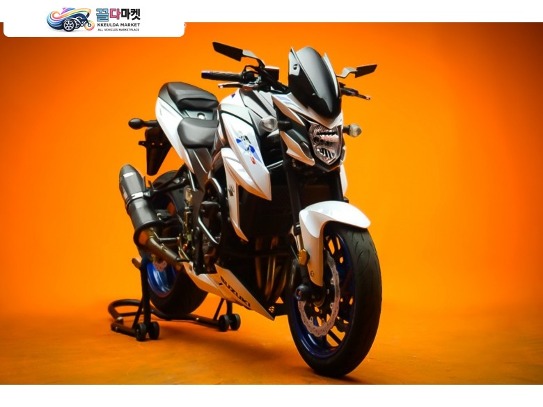 스즈끼 GSX S 750 2020년식 짧은키로수 , 희귀 순정컬러 색상 , 최상급 매물 입니다.