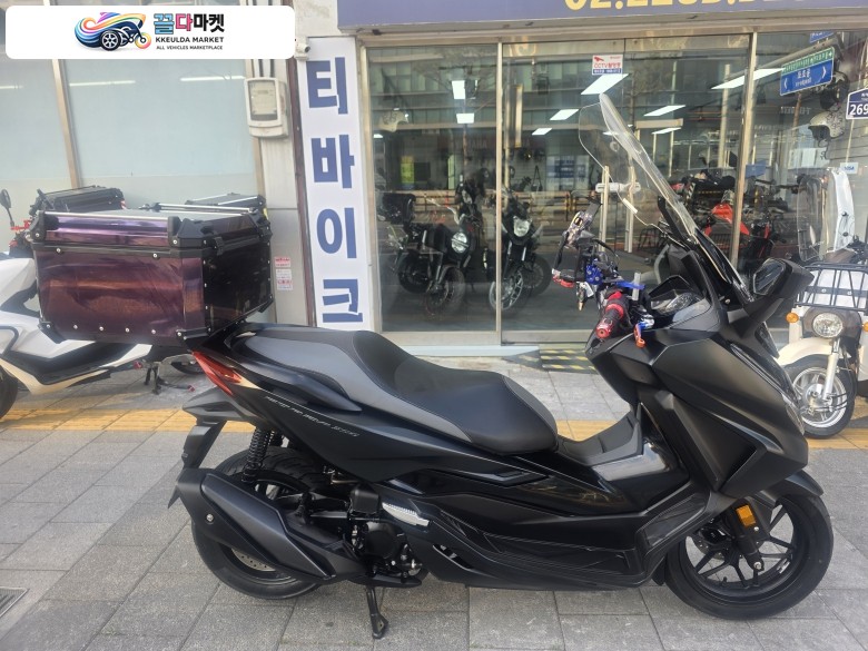 혼다 포르자 350 2024년식 티바이크 2024년 최상급 컨디션 혼다 포르자350 ABS 블랙 컬러 배달세팅 판매합니다. -카드-대차-할부-