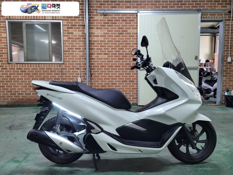 혼다 PCX 125 CBS 2019년식 혼다 PCX125 19년 5천km 1인신조 냉동차량 신차컨디션 블박
