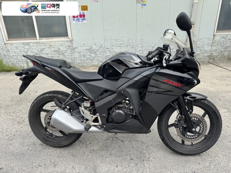 혼다 CBR 125 R 2016년식 혼다 cbr125 16년형 피넬리타이어 무사고무슬립 A급 팝니다