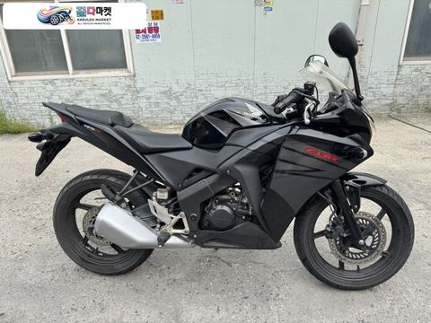 혼다 CBR 125 R 2016년식 혼다 cbr125 16년형 피넬리타이어 무사고무슬립 A급 팝니다