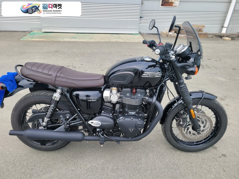트라이엄프 본네빌 T120 블랙 2025년식 본네빌 T120 팝니다.