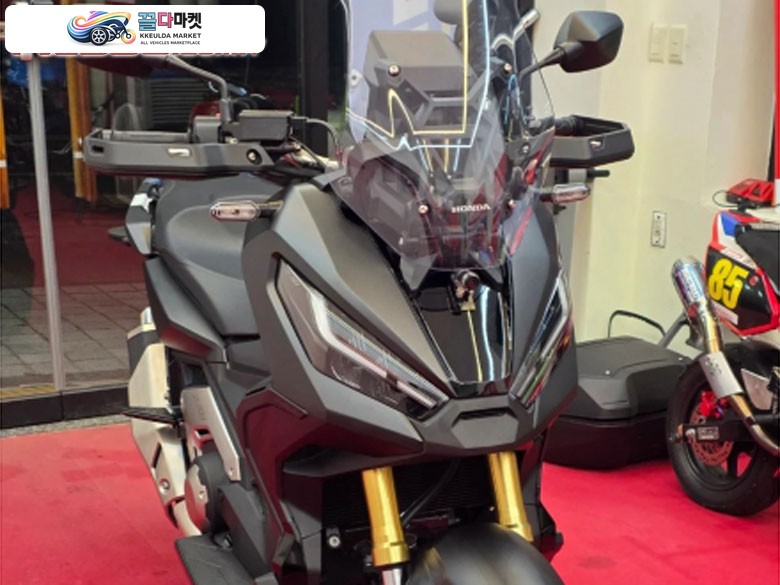 혼다 X ADV 2024년식 2024혼다 X-ADV750 엑드방 멧블랙 비닐도 뜯지 않은 차량!!