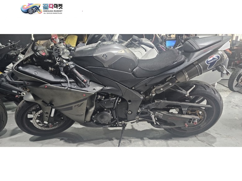 야마하 YZF R1 2013년식 야마하 YZF R1 쥐색