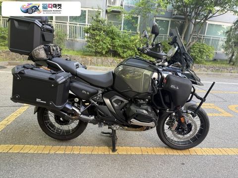 BMW R 1300 GS 어드벤쳐 2025년식 bmw r1300 GSA 풀옵션 트리플블랙 색상 ,자동클러치,차고조절 ,전동원드쉴..등1인 신조 풀튜닝