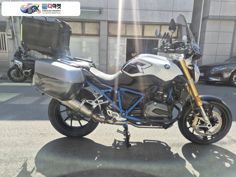 BMW R 1200 R 2018년식 짧은키로수의 R1200R 멋진 바이크 매매합니다