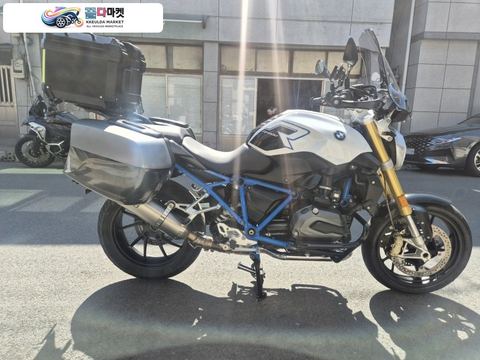 BMW R 1200 R 2018년식 짧은키로수의 R1200R 멋진 바이크 매매합니다