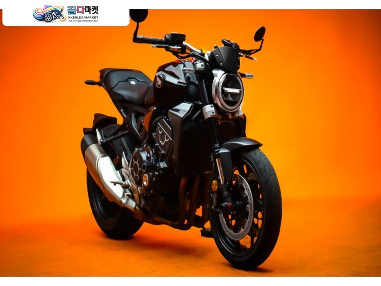 혼다 CB 1000 R 2018년식 깔끔한 순정 최상급 컨디션 차량 입니다.