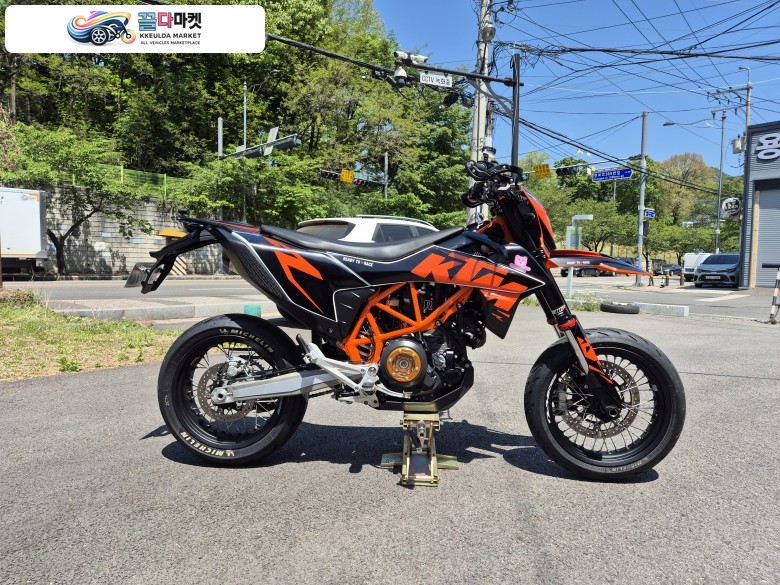 KTM 690 SMC R 2020년식 정성 가득한 2020 KTM 690SMCR