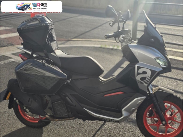 아프릴리아 SR GT 125 2023년식 아프릴리아 GT125 주행거리 247km 신차급 팝니다 (개인)